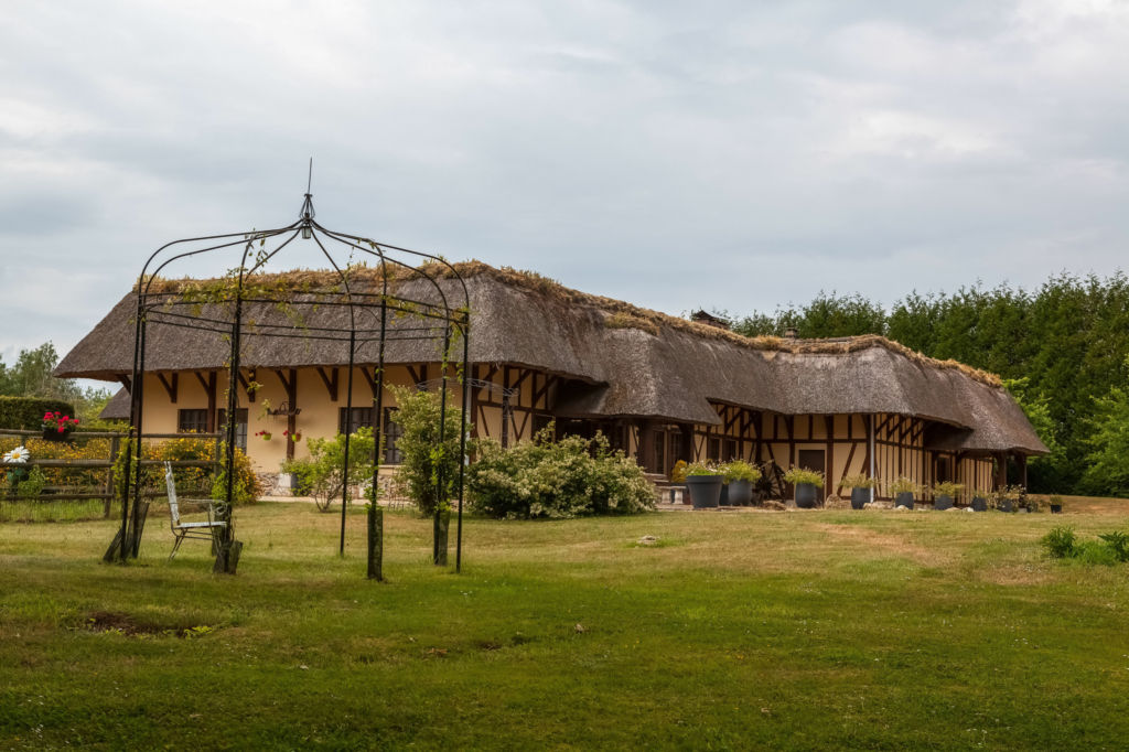 ABC Salles - Le Domaine de la Chesnaie et son grand espace vert, idéal pour vos réceptions en extérieur dans un cadre champêtre.