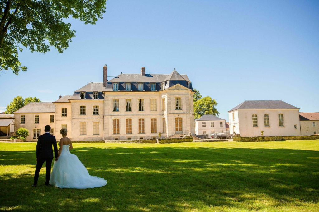 ABC Salles - Ce couple de jeunes mariés a choisi le Château de Maudétour, au cœur du Parc Naturel Régional du Vexin Français (Val-d'Oise), pour célébrer son union.