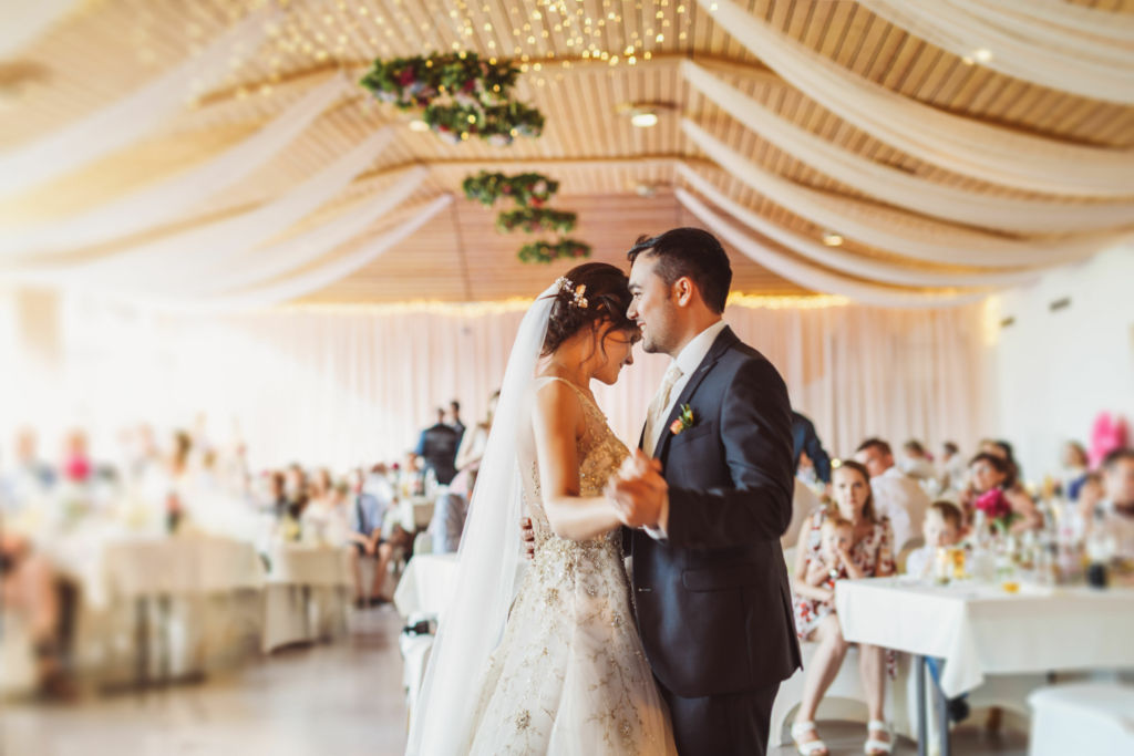 Adobe Stock - photo d'illustration - La tendance est à l'ouverture de bal décalée. Une manière pour les couples de surprendre leurs invités.