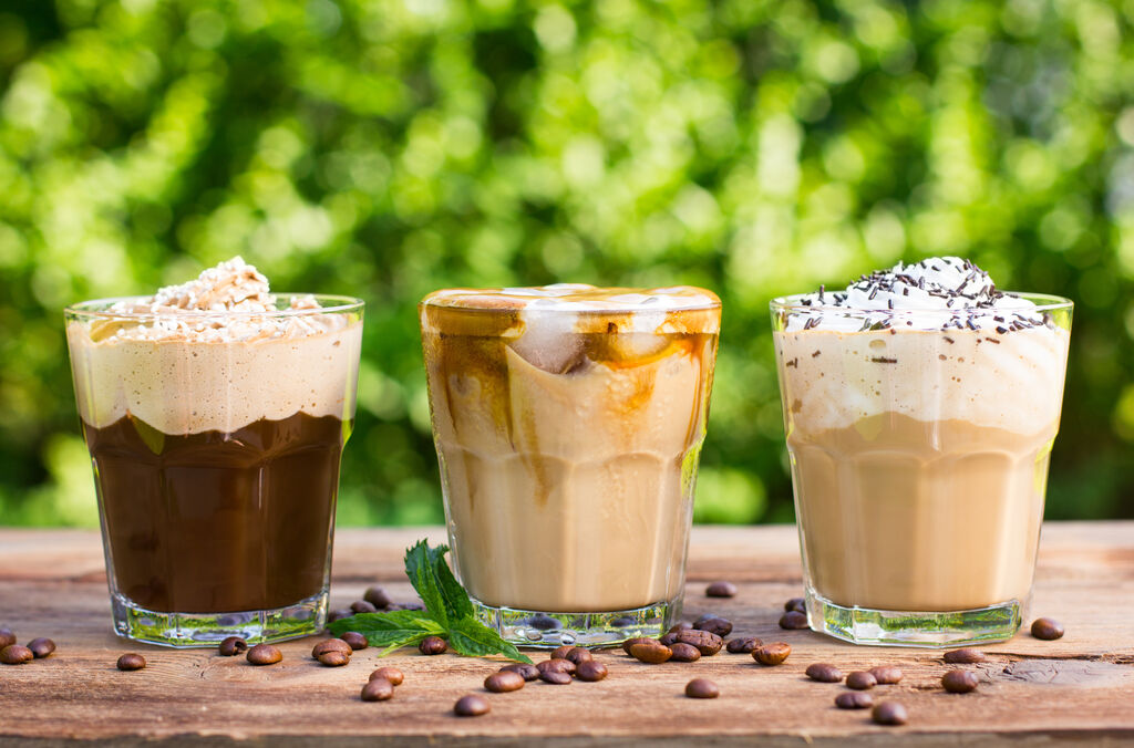 Adobe Stock - photo d'illustration - Chaud ou froid, alcoolisé ou pas, parfois avec une nuage de lait ou de crème... le café se déguste à l'envi et à l'infini, tant le matin qu'en cocktail ou à la fin d'un repas.<br>