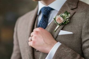 Quel type de fleurs choisir pour sa boutonnière de mariage ?