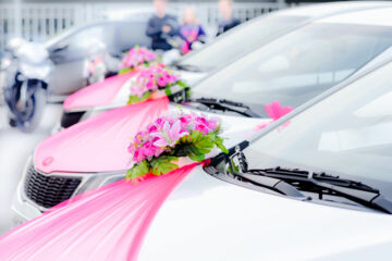 Décoration de voiture pour le mariage : qu’est-ce qui est permis et interdit selon le code de la route ?