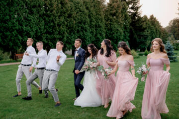 Tout savoir sur la tendance du “Second Bridesmaid Running”, un moment clé des mariages modernes