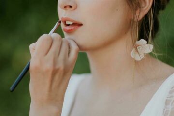 Avant ou après avoir enfilé sa robe de mariée : à quel moment faire réaliser son maquillage de mariage ?