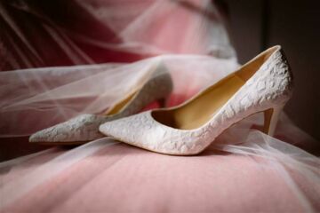 Voile, chaussures, bijoux : l'art de protéger correctement ses accessoires de mariage avant la cérémonie
