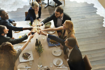 Prévoir un repas pour ses prestataires de mariage : une marque de respect essentielle