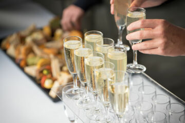 Organiser un vin d’honneur sans dîner de mariage : une bonne idée ?