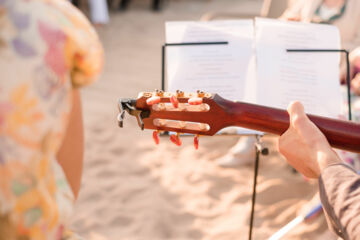 Un pianiste pour le repas, un guitariste pour le vin d’honneur : solo ne rime pas avec silence