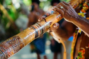 Un mariage au son du didgeridoo : traditions aborigènes et spiritualité
