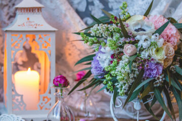 Comment intégrer le lilas à votre décoration de mariage pour insuffler romantisme et esprit vintage ?