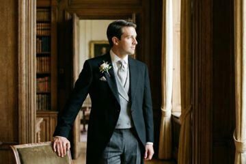 Le costume de marié queue-de-pie : l’élégance d’une tenue de marié qui traverse les âges du mariage