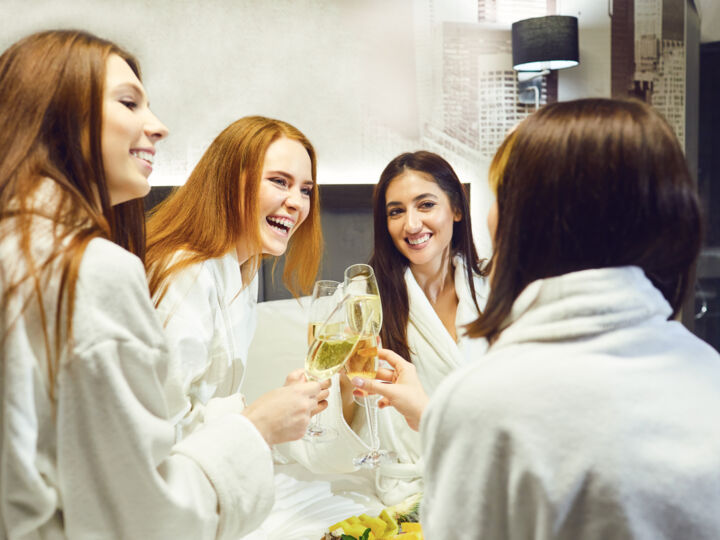 Octobre rose : pourquoi organiser une fête de rémission pour une proche tirée d'affaire ?