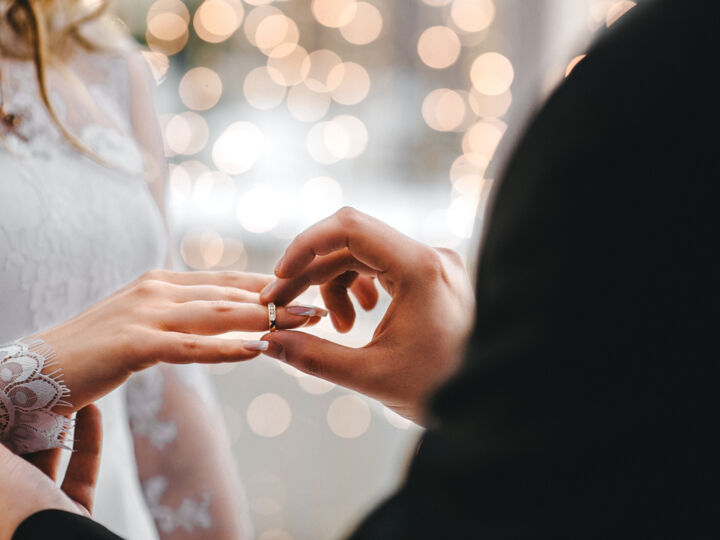 Le saviez-vous ? La manière dont vous placez vos bijoux est loin d’être anodine !