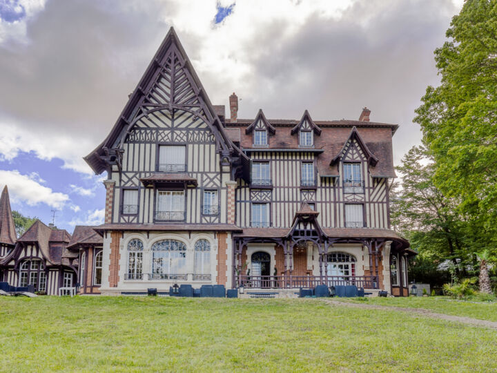 6 manoirs à découvrir et privatiser pour une soirée d'Halloween façon famille Addams