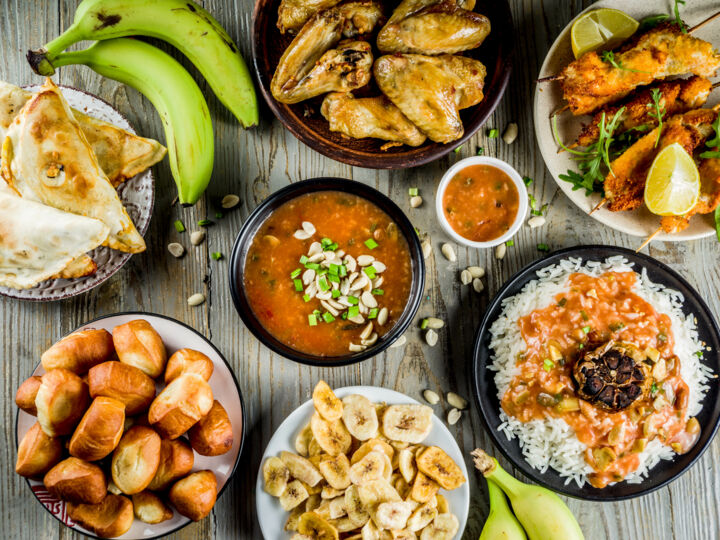 8 plats traditionnels africains à servir à un événement pour faire voyager les papilles de ses invités