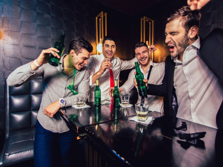 Jeu De Beer Pong Gonflable BLUECHOLON – Idée Cadeau Pour Enterrement De Vie De Garçon Et Fêtes Entre Potes