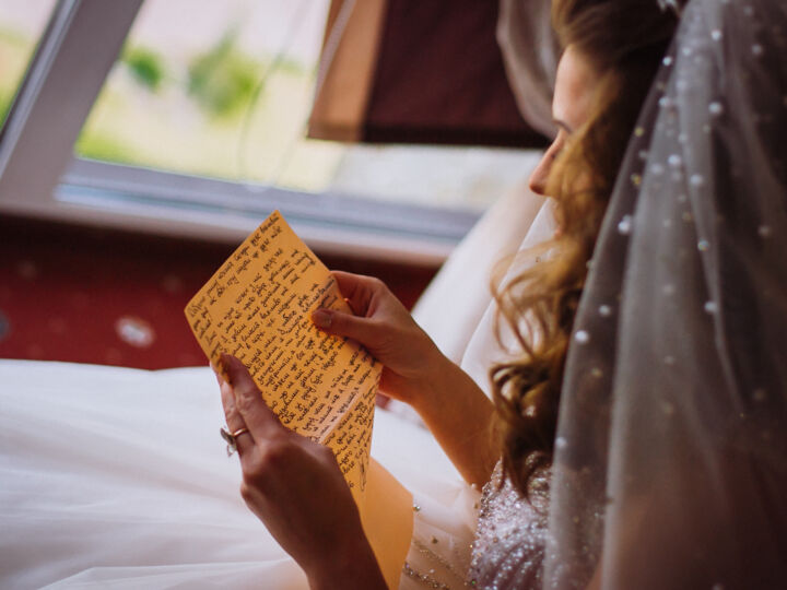 Loin d'être dépassée, la lettre d’amour retrouve sa place centrale dans l'arsenal de nos expressions romantiques