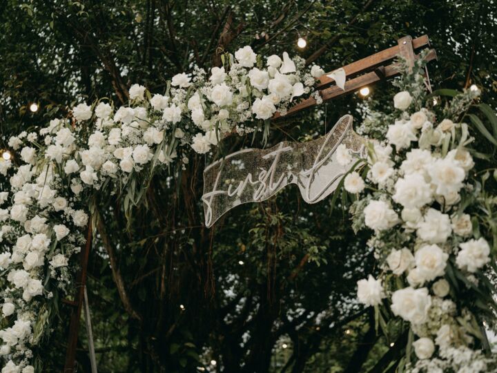 Les fleurs de la cérémonie à la réception de mariage : idées pour créer une ambiance romantique et raffinée