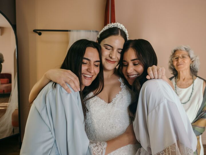 Les rôles et responsabilités des participants à une cérémonie laïque : que doivent faire témoins, famille et amis à votre mariage ?