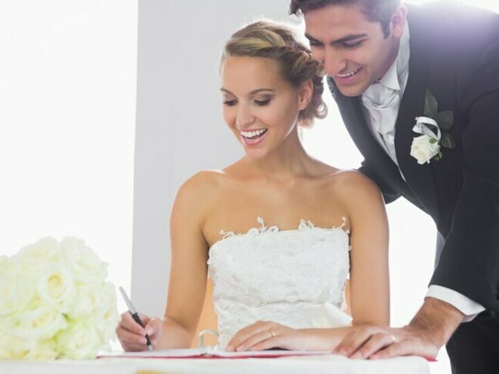 Comment faire pour changer de nom d'usage et porter celui de son mari ou de sa femme après le mariage ?