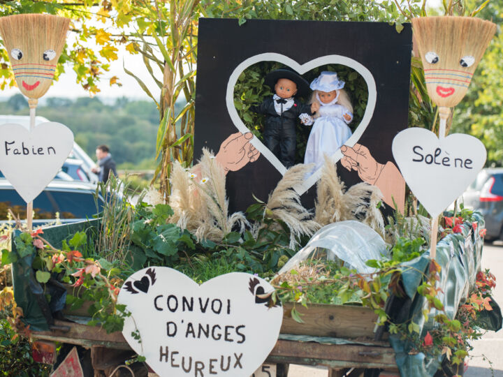 La voiture-balai dans les mariages : quel est son rôle ?