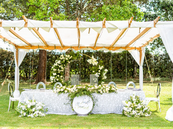 Table d'honneur : protocole et étiquette autour de la table des mariés