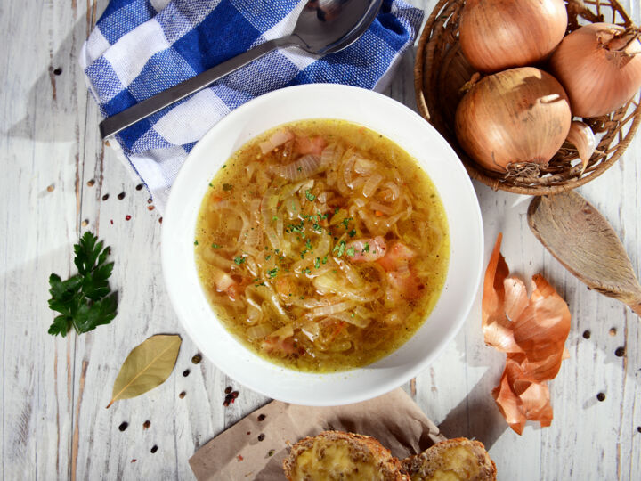Mariage et soupe à l'oignon : quel est leur lien et pourquoi les mariés la consomment depuis des siècles ?