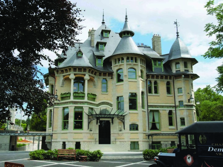 9 lieux événementiels situés dans les villes parmi les plus "mystiques" de France pour vos rassemblements festifs