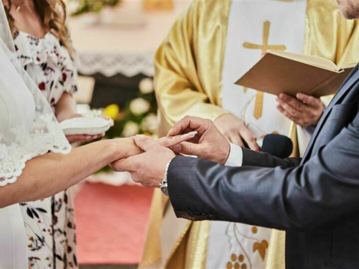 Frais de licences et certificats dans les mariages religieux : formalités et coûts à prévoir
