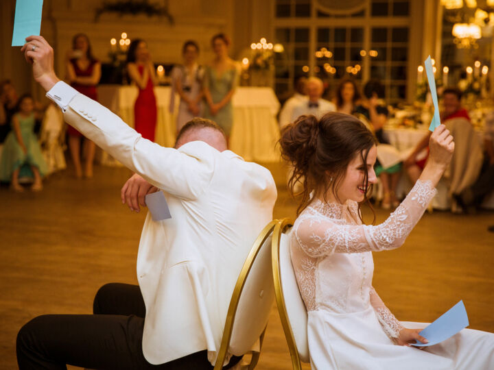 10 jeux de mariage parmi les plus drôles pour briser la glace entre vos invités