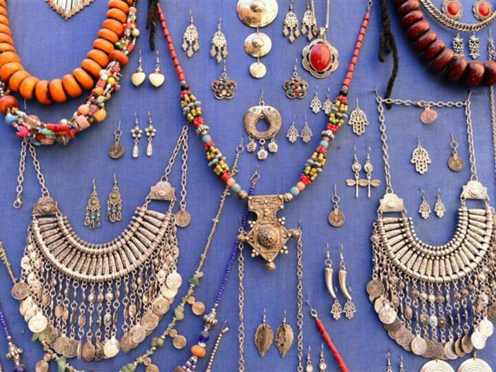 3 bijoux symboliques offerts à la future mariée durant les noces en Afrique