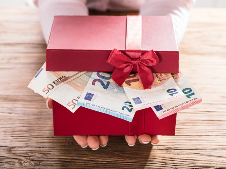 Cadeaux de mariage en espèces : 7 façons uniques de surprendre les mariés