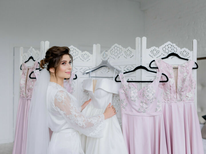 8 conseils indispensables pour éviter de froisser votre robe de mariée avant et après les noces