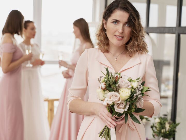 Rendre hommage aux parents lors du mariage : comment inclure leurs invités avec élégance ?