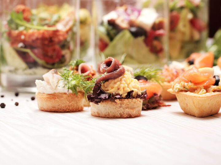 10 points que le traiteur de votre mariage peut vous facturer et auquel faire attention pour des noces gourmandes et sans accroc