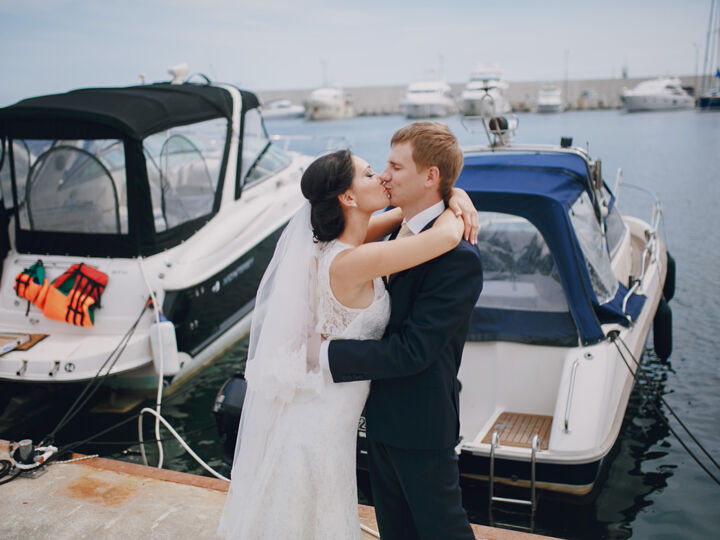 Earlymoon, minimoon, honeymoon : tout savoir sur la lune de miel post-mariage