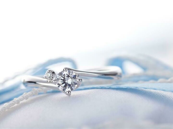 Tout savoir sur la romantique bague "Toi et Moi", symbole de l'union de deux âmes