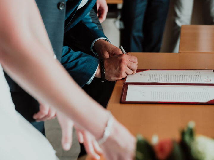Mariage avec un étranger en situation irrégulière : quels sont vos droits et recours ?