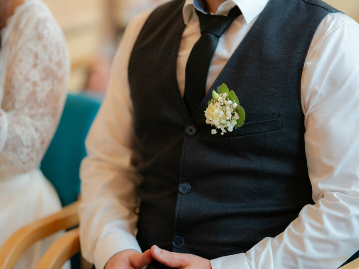 L'histoire du gilet de mariage, une pièce intemporelle du vestiaire du marié