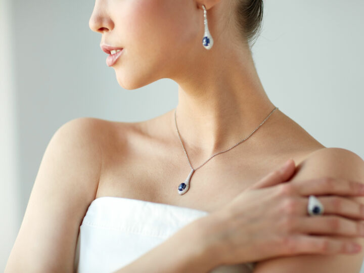 Or ou argent : comment bien choisir la couleur des bijoux qui accessoiriseront la tenue de mariage ?