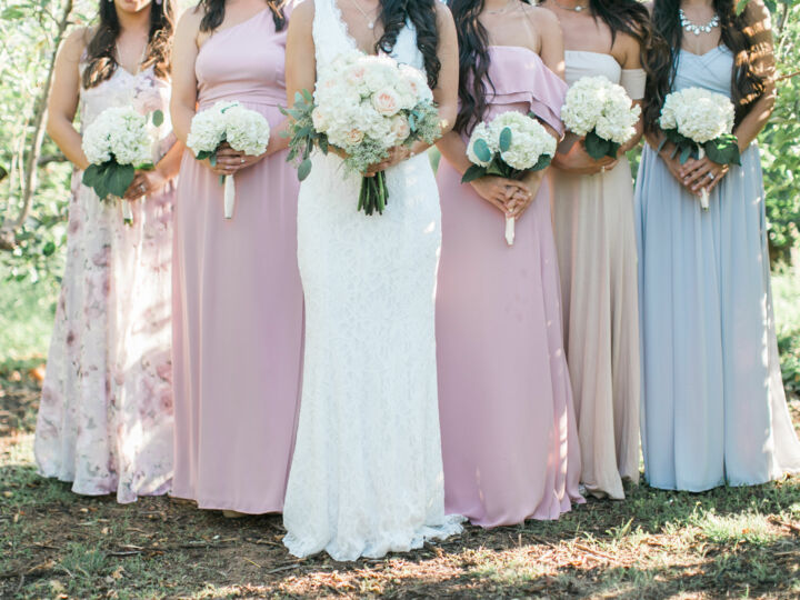 Mariage bohème, champêtre ou chic : comment adapter sa tenue d'invité au thème du mariage ?