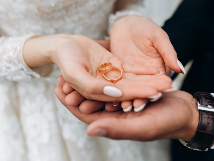 Pourquoi la bague de fiançailles juive est-elle souvent sans pierre ?