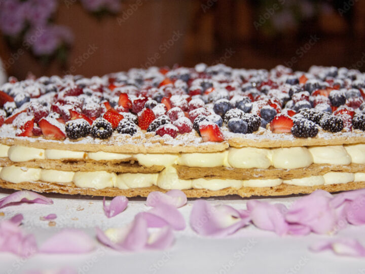Le "Millefoglie", millefeuille gourmand à l'italienne, préparé en direct par les mariés