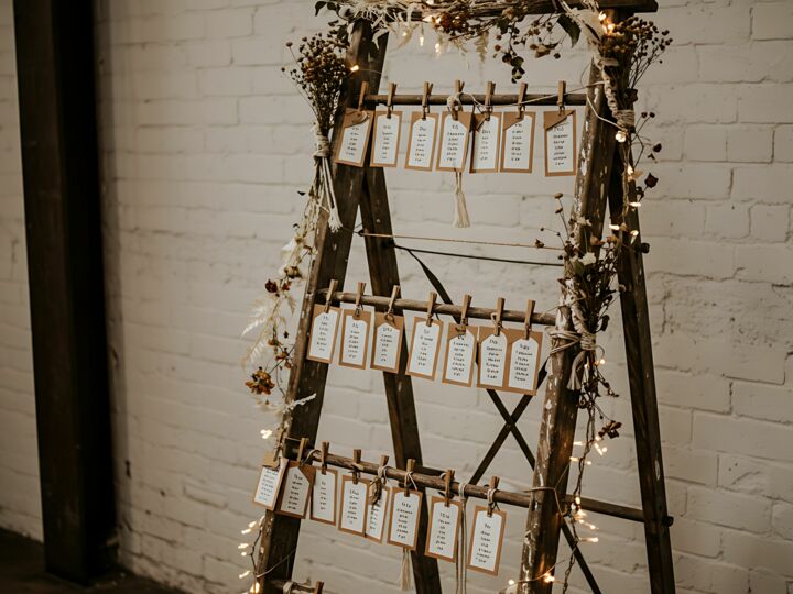 Tout savoir sur les "escord cards", nouveaux essentiels pour le placement de ses invités de mariage
