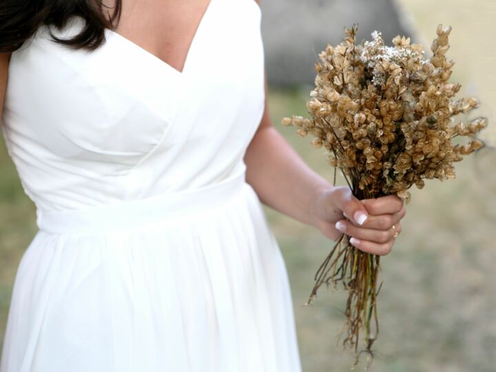 Les 10 fleurs incontournables pour un bouquet de mariée sur le thème bohème