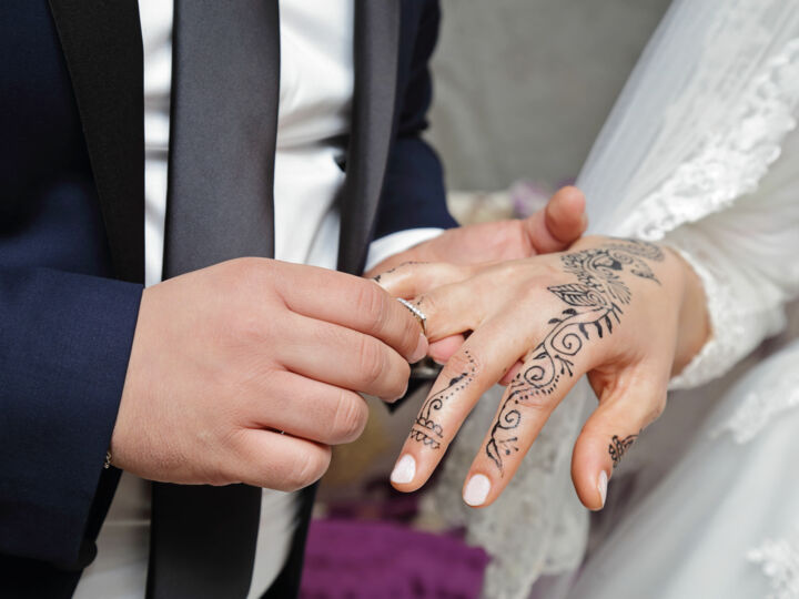 L'art de l'invitation personnelle en Tunisie : Au-delà de la simple convocation, un rituel de respect et de lien familial