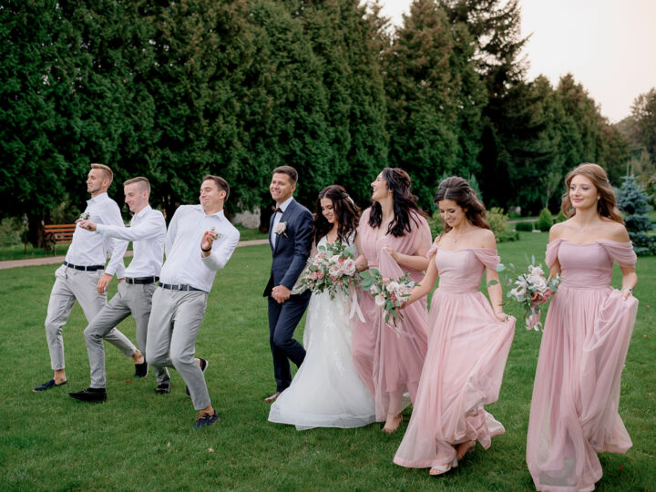 Tout savoir sur la tendance du “Second Bridesmaid Running”, un moment clé des mariages modernes