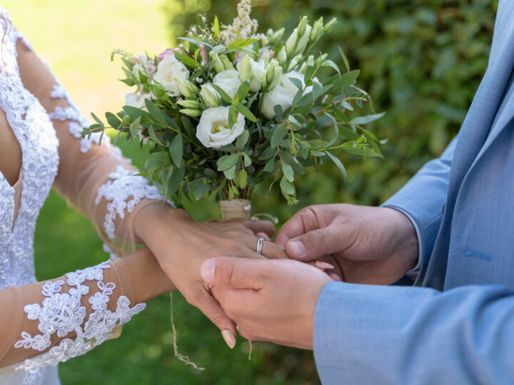 Devoirs, donations, séparation… Ce que la loi prévoit après le mariage