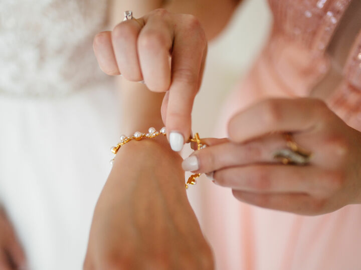 Bracelets de mariage : 7 traditions fascinantes venues du monde entier