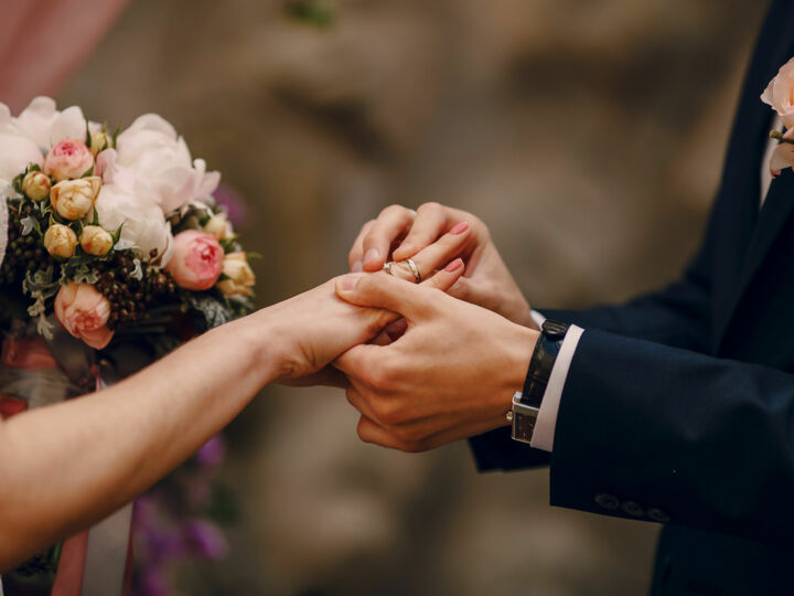 Pourquoi le remariage après un deuil reste encore tabou ?